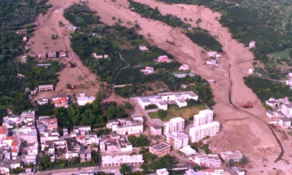 Sarno: 5 Maggio 1998. Il paese dei ritardi e delle tragedie non previste Frana Sarno