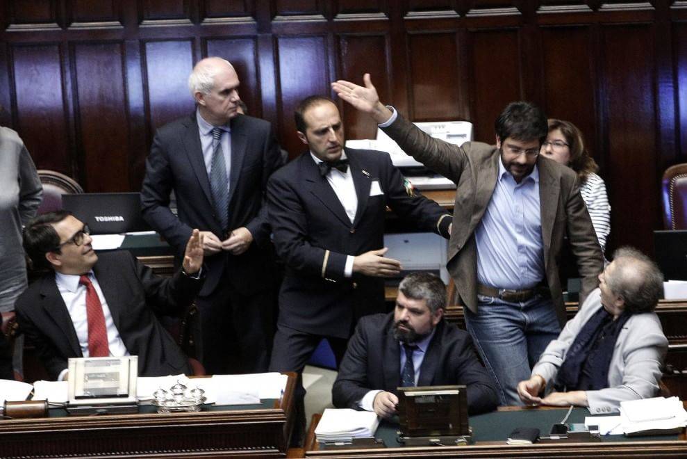 Bagarre in Parlamento: ci scappa il morto, la Scuola italiana! angelo tofalo bagarre in parlamento
