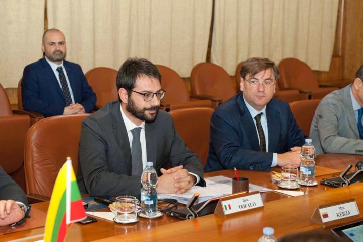incontro bilaterale italia lituania sottosegretario ministero difesa angelo tofalo Edvinas Kerza