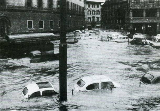 Angeli del fango omaggio ai Carabinieri dell'alluvione di Firenze del '66 (3)