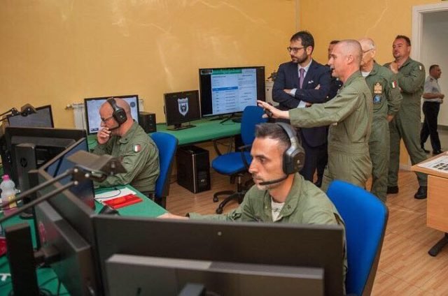 angelo tofalo visita la sede del 60° Stormo aeroporto militare alfredo barbieri Alberto Rosso Riccardo rinaldi (4) angelo tofalo visita la sede del 60° Stormo aeroporto militare alfredo barbieri Alberto Rosso Riccardo rinaldi