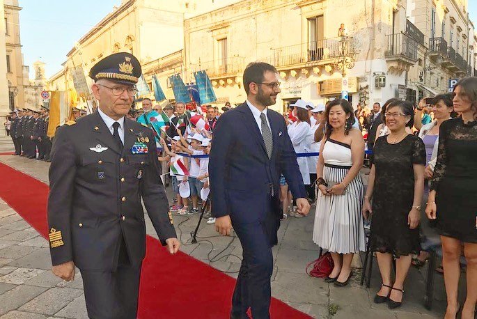 Il Sottosegretario di Stato Angelo Tofalo Consegna l Aquila Turrita agli allievi dell’Aeronautica