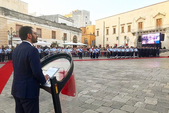 Il Sottosegretario di Stato Angelo Tofalo Consegna l Aquila Turrita agli allievi dell’Aeronautica