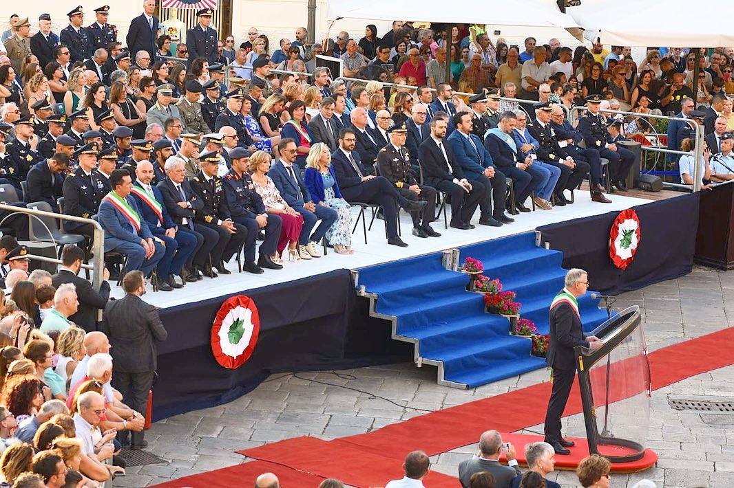 Il Sottosegretario di Stato Angelo Tofalo Consegna l Aquila Turrita agli allievi dell’Aeronautica