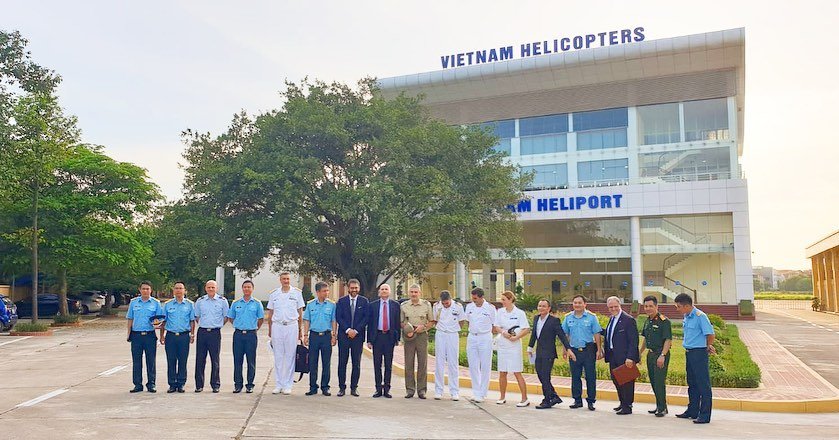 Primo giorno in Vietnam il Sottosegretario di Stato alla Difesa Angelo Tofalo visita la Vietnam Helicopter Corporation