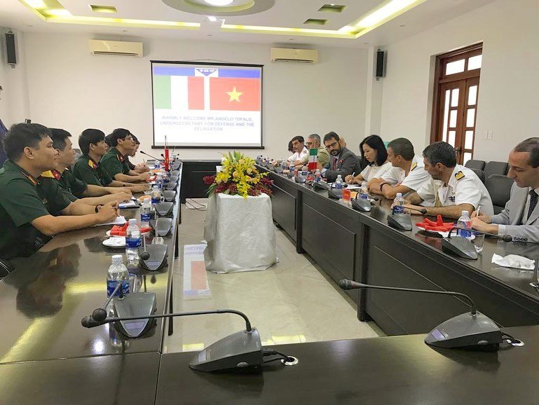 nel secondo giorno in Vietnam il Sottosegretario di Stato alla DIfesa Angelo Tofalo ha partecipato al forum delle aziende italiane di Hanoi