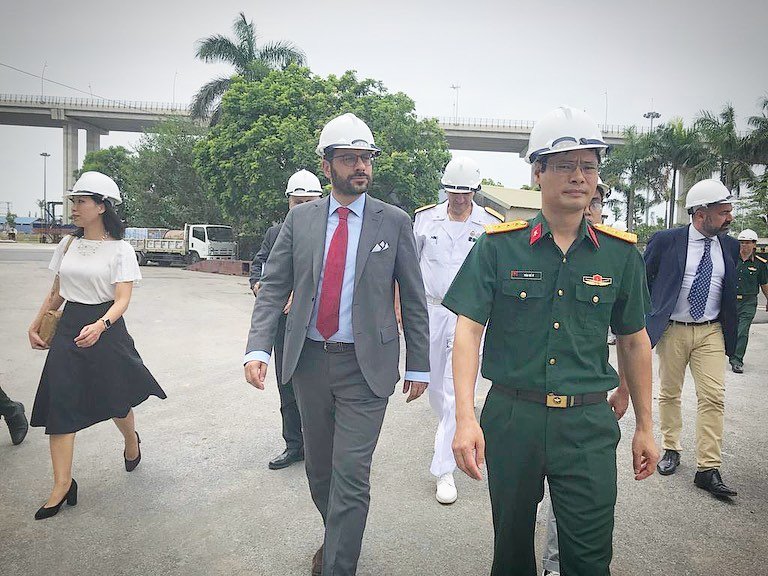 nel secondo giorno in Vietnam il Sottosegretario di Stato alla DIfesa Angelo Tofalo ha visitato il cantiere navale 189 del ministero difesa vietnam (1)