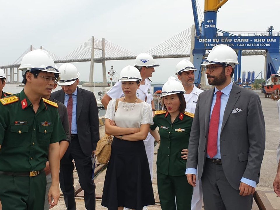 nel secondo giorno in Vietnam il Sottosegretario di Stato alla DIfesa Angelo Tofalo ha visitato il cantiere navale 189 del ministero difesa vietnam (2)