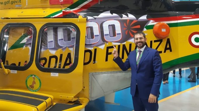 Il Sottosegretario di Stato alla Difesa Angelo Tofalo alla consegna del millesimo elicottero AW139 alle Fiamme Gialle