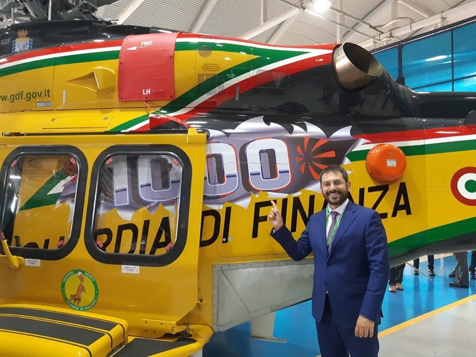 Il Sottosegretario di Stato alla Difesa Angelo Tofalo alla consegna del millesimo elicottero AW139 alle Fiamme Gialle