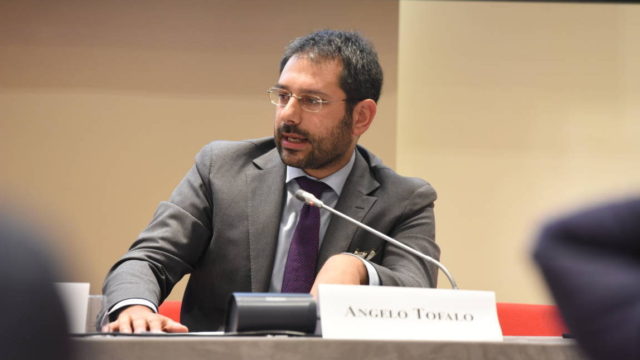 cropped-Angelo-Tofalo-al-convegno-Sviluppo-del-5G-tra-competitività-e-Sicurezza-nazionale-7.jpg