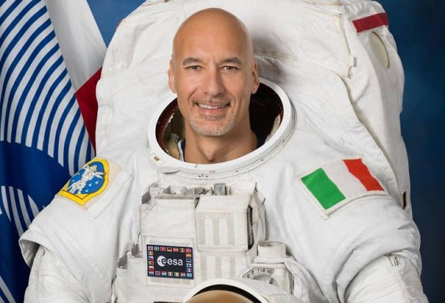Luca Parmitano comandante della Iss. Ecco il video della cerimonia