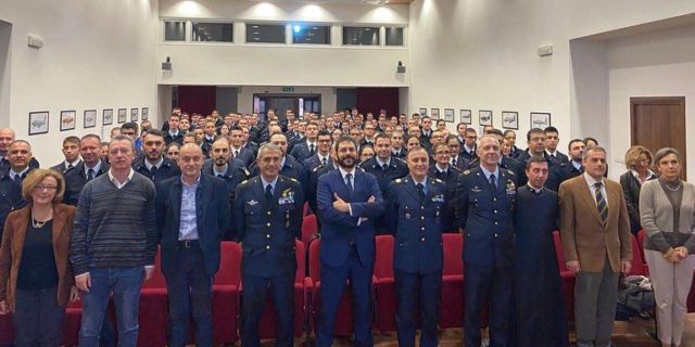 Il Sottosegretario di Stato alla Difesa Angelo Tofalo fa visita alla Scuola Aeronautica Militare Giulio Douhet