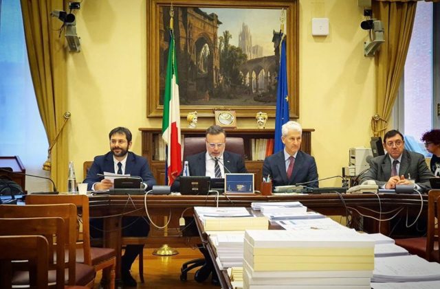 Angelo Tofalo con il Presidente Gianluca Rizzo alla Camera dei deputati, in IV Commissione, per rappresentare il Ministero della Difesa Angelo Tofalo con il Presidente Gianluca Rizzo alla Camera dei deputati, in IV Commissione, per rappresentare il Ministero della Difesa