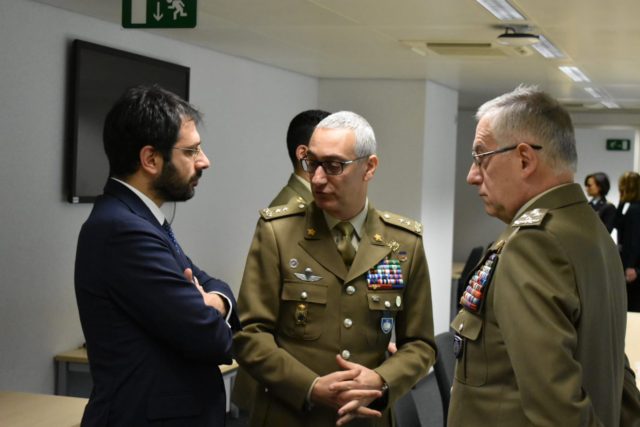 Angelo-Tofalo-incontra-il-Generale-Claudio-Graziano-Presidente-del-Comitato-militare-dell’Unione-europea