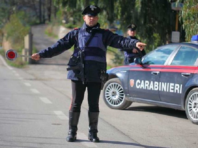 Continuano i controlli di polizia per il contenimento del contagio COVID-19 (1)