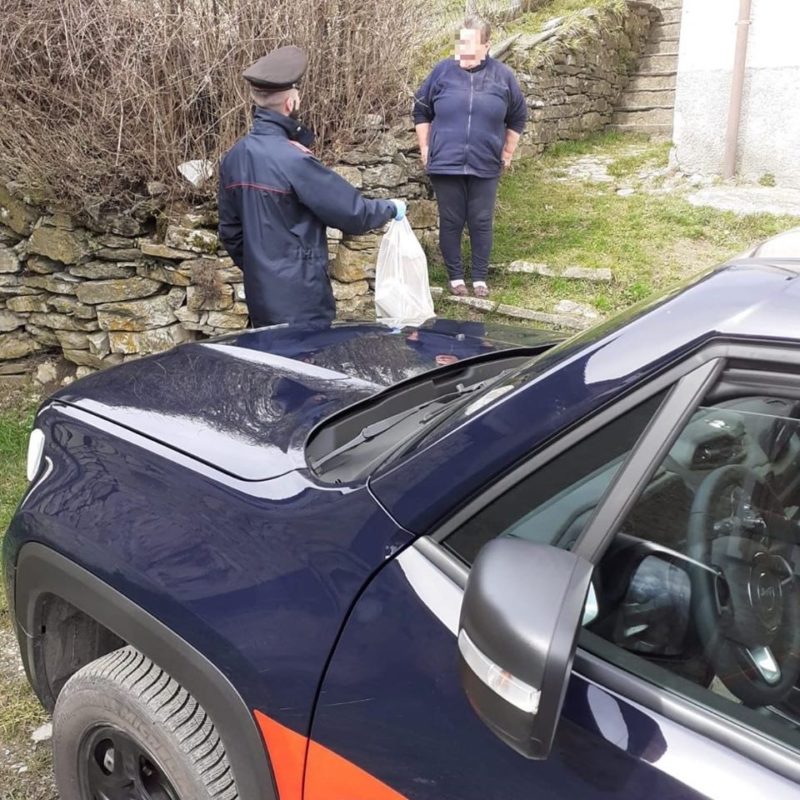 carabinieri consegnano farmaci quarantena coronavirus italia