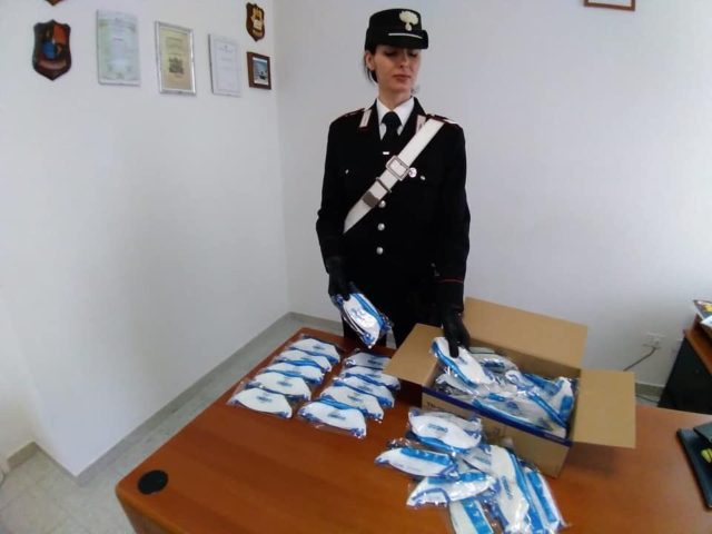 coronavirus Mascherine in vendita a prezzi altissimi. Intervengono i Carabinieri