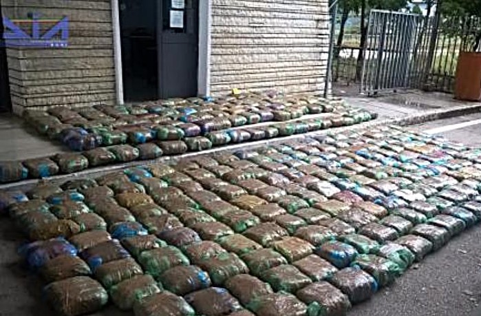 Traffico internazionale di sostanze stupefacenti grande operazione di DIA, Carabinieri, Polizia e GDF