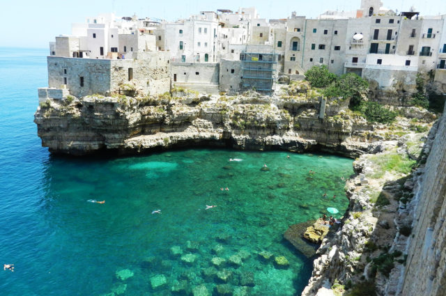 Polignano a Mare sbaglia il tuffo, intervengono allievi incursori dell’Aeronautica Militare