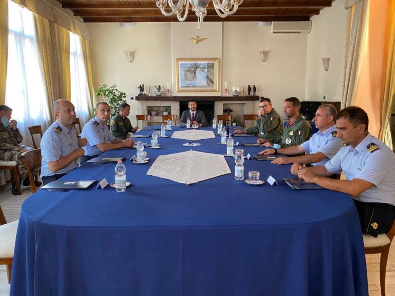 Angelo Tofalo ad Istrana all'alzabandiera con il 51esimo stormo
