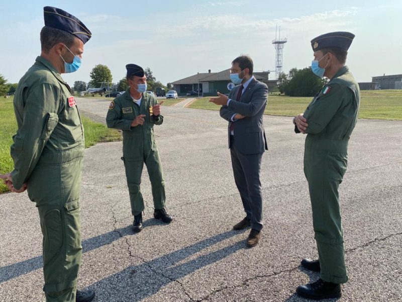 Angelo Tofalo ad Istrana all'alzabandiera con il 51esimo stormo