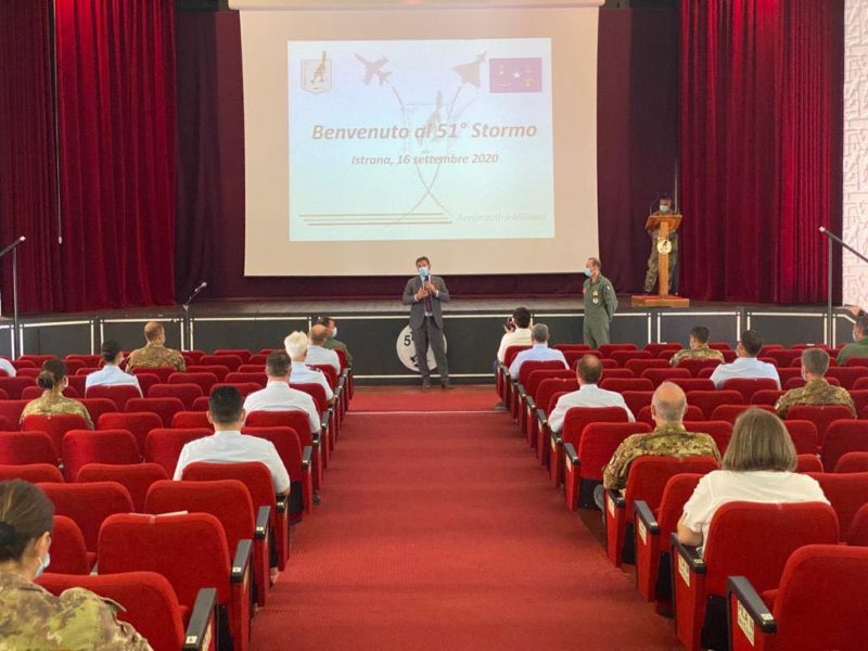 Angelo Tofalo ad Istrana all'alzabandiera con il 51esimo stormo