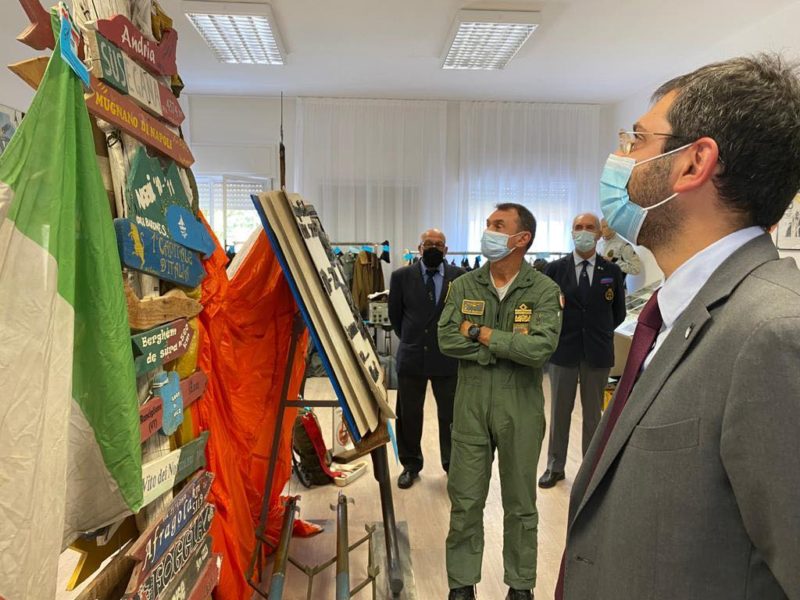 Angelo Tofalo ad Istrana all'alzabandiera con il 51esimo stormo