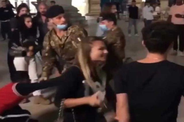 rissa in piazza a verona interviene esercito willy verona esercito