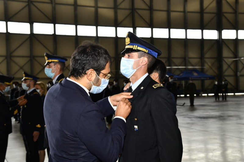 Angelo tofalo consegna aquila turrita aeronautica militare