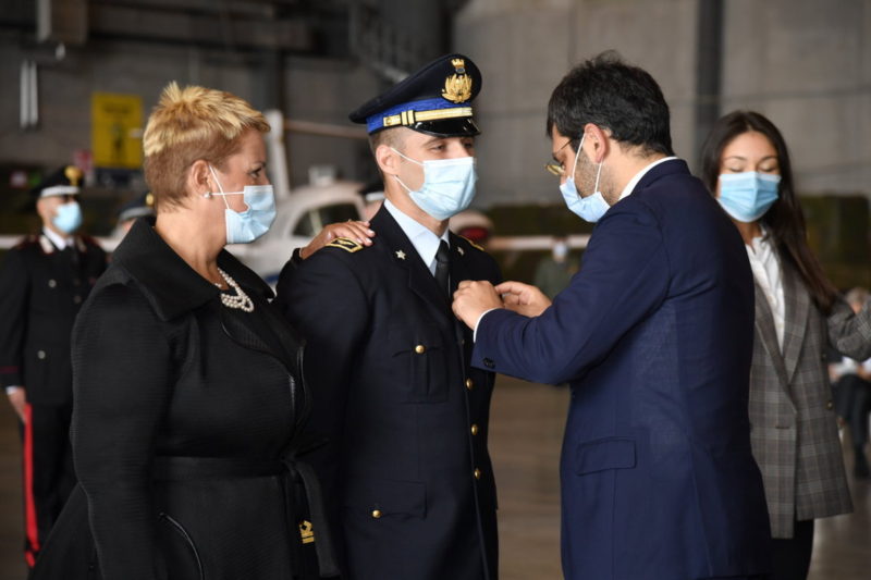 Angelo tofalo consegna aquila turrita aeronautica militare