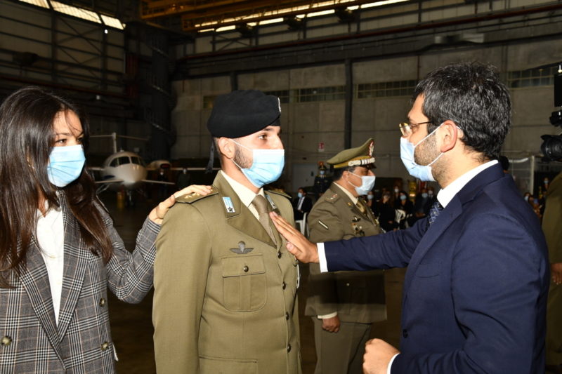 Angelo tofalo consegna aquila turrita aeronautica militare