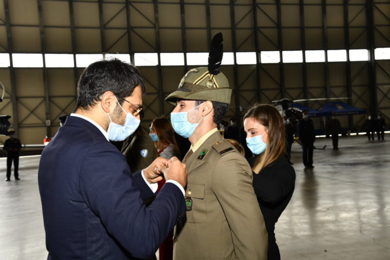 Angelo tofalo consegna aquila turrita aeronautica militare
