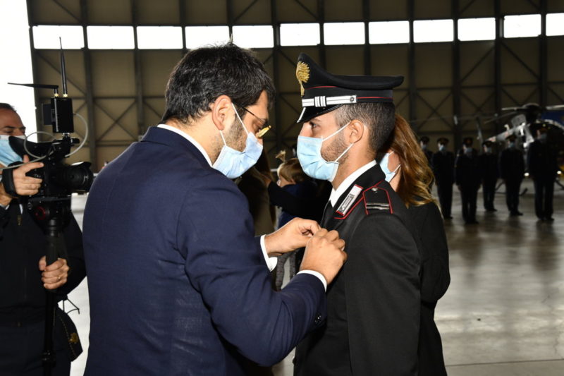 Angelo tofalo consegna aquila turrita aeronautica militare