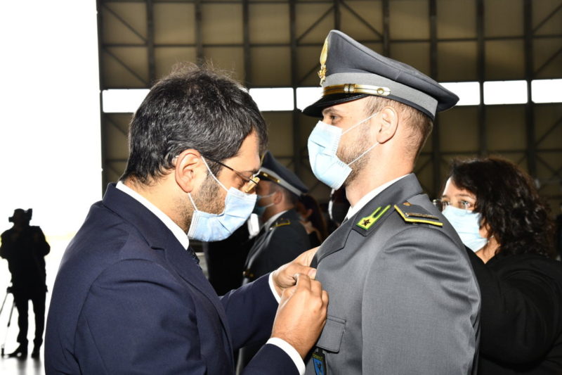 Angelo tofalo consegna aquila turrita aeronautica militare
