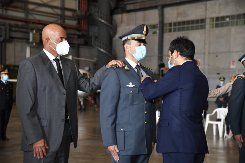 Angelo tofalo consegna aquila turrita aeronautica militare