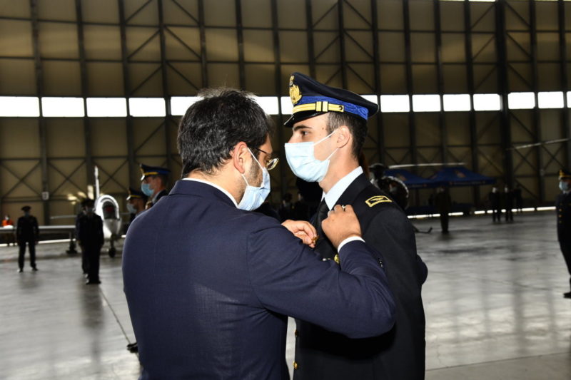 Angelo tofalo consegna aquila turrita aeronautica militare