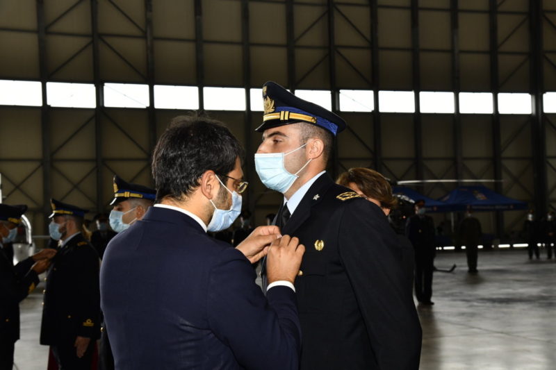 Angelo tofalo consegna aquila turrita aeronautica militare