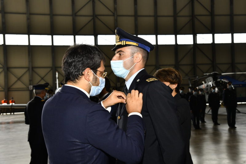 Angelo tofalo consegna aquila turrita aeronautica militare