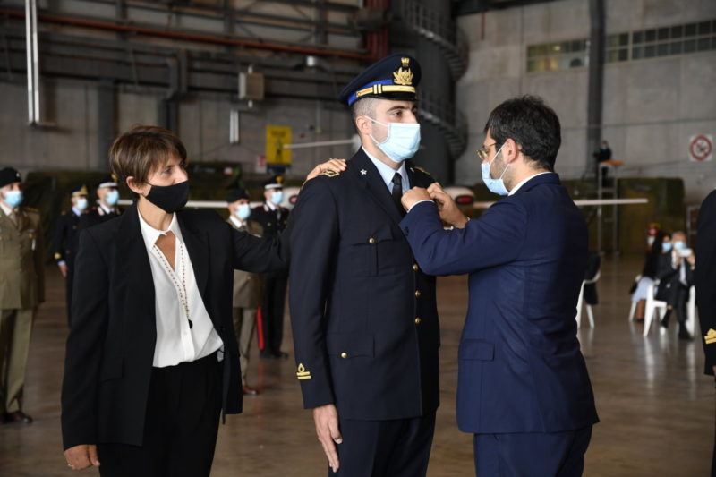 Angelo tofalo consegna aquila turrita aeronautica militare