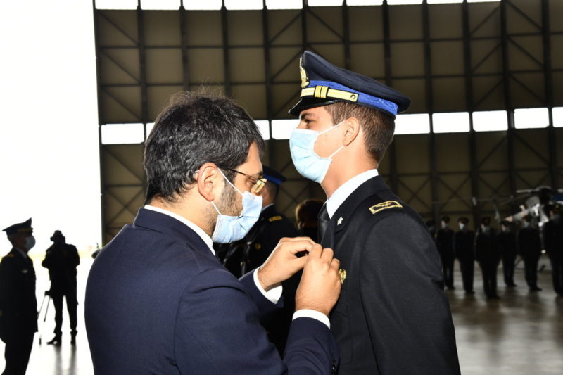 Angelo tofalo consegna aquila turrita aeronautica militare