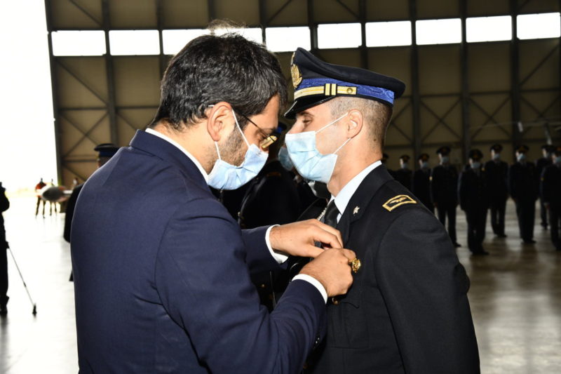 Angelo tofalo consegna aquila turrita aeronautica militare
