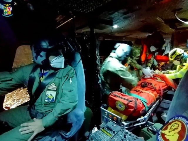 Uomo di 38 anni salvato grazie a un trasporto aereo urgente dell Aeronautica Militare