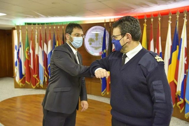 Angelo Tofalo Visita il Quartier Generale di EUNAVFOR MED Operazione Irini (1)