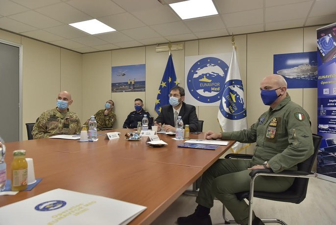 Angelo Tofalo Visita il Quartier Generale di EUNAVFOR MED Operazione Irini (1)