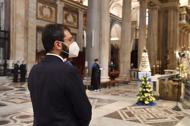 Angelo-Tofalo-alla-funzione-celebrativa-della-Beata-Vergine-Lauretana-Patrona-degli-Aeronauti