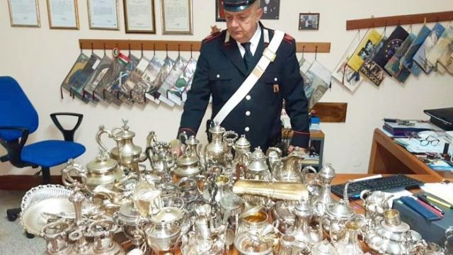 Salerno Carabinieri recuperano refurtiva ladri d'appartamento