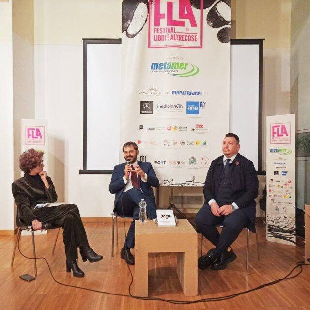Angelo Tofalo presenta Intelligence Collettiva al FLA Festival libri e altre cose di Pescara