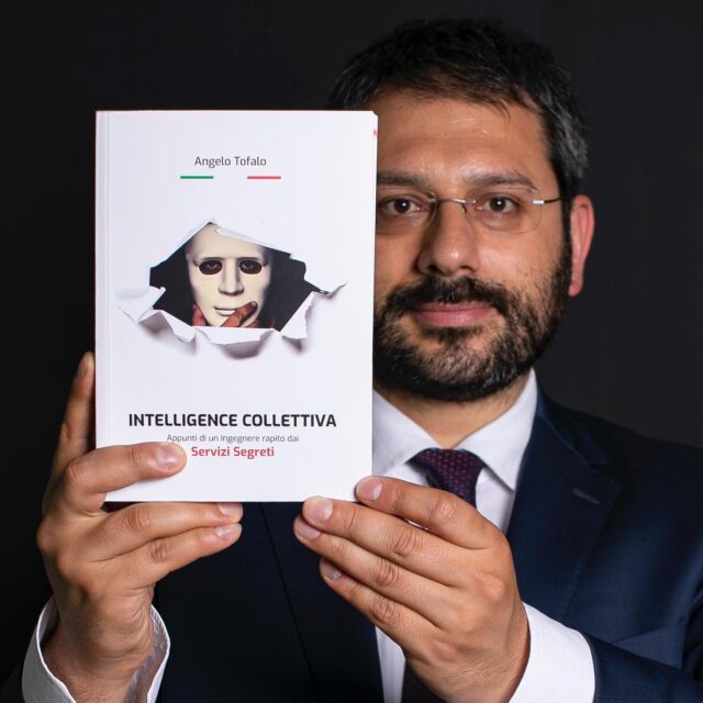 Angelo Tofalo con il libro Intelligence Collettiva: appunti di un Ingegnere rapito dai Servizi Segreti
